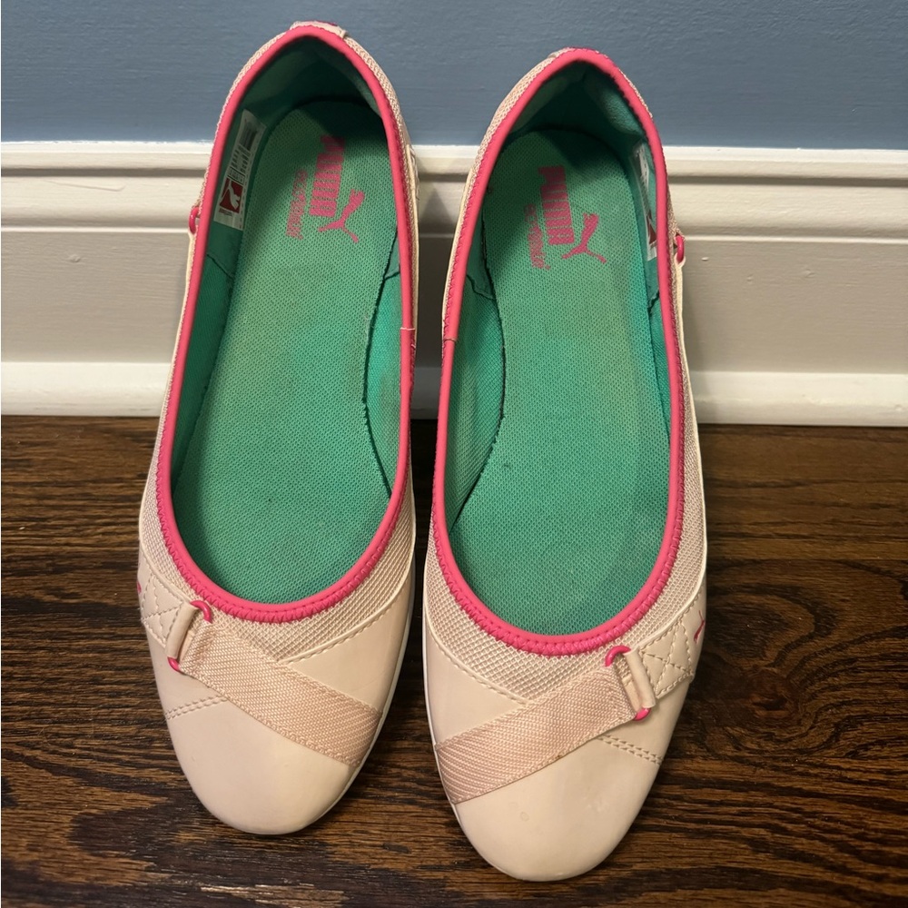 Women’s Puma Pink flats. In great shape. Size 8.5.